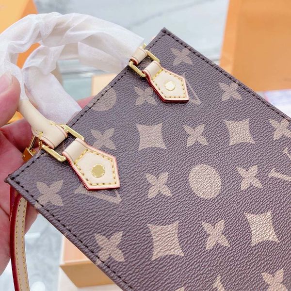handbags fashions classics handbag luxurys brands crossbody bags quality classi woman fashion designers clutch ladies luxury crossbody shoul
handbags fashions classics handbag luxurys brands crossbody bags quality classi woman fashion designers clutch ladies luxury crossbody shoul