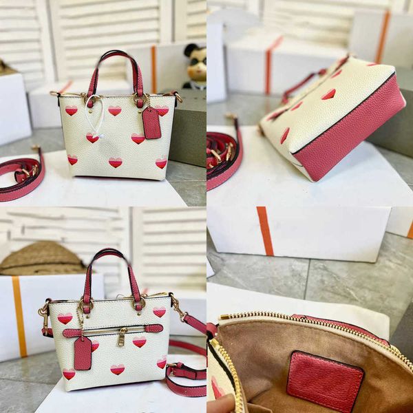 evening bags totes bags luxury designer tote handbags women luxury leather shoulder bag elegant heart crossbody purse handbag 221222
evening bags totes bags luxury designer tote handbags women luxury leather shoulder bag elegant heart crossbody purse handbag 221222
