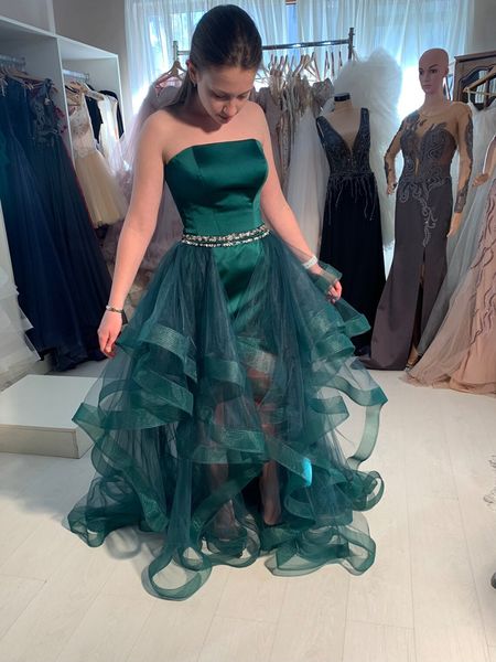 2 pieces hunter evening dress long prom gowns beaded waistline high waist prom dresses, Black;red
2 pieces hunter evening dress long prom gowns beaded waistline high waist prom dresses, Black;red