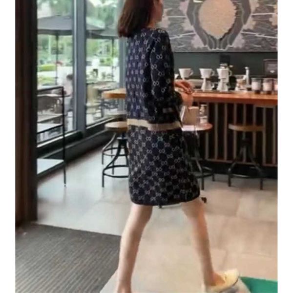 2023 women dress letter spring and autumn desinger short sleeve medium length dress long sleeve cardigan coat women two piece set, White
2023 women dress letter spring and autumn desinger short sleeve medium length dress long sleeve cardigan coat women two piece set, White