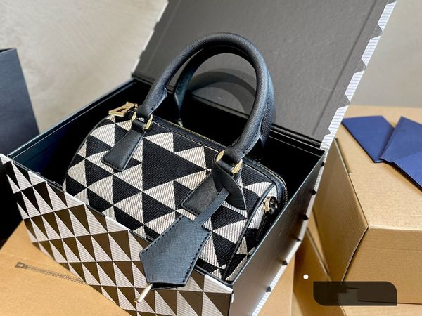 crossbody bag fashion designer bag luxury bag handbag one shoulder bag canvas two-color spliced messenger bag zipper purse casual everything
crossbody bag fashion designer bag luxury bag handbag one shoulder bag canvas two-color spliced messenger bag zipper purse casual everything