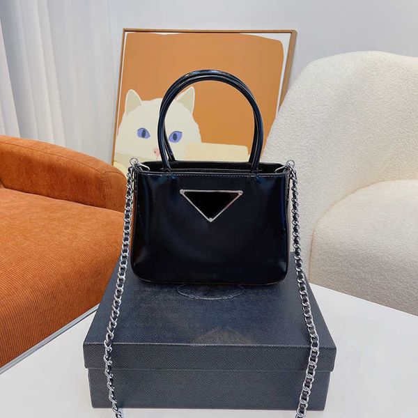 new shoulder bags chains designer leather underarm totes women handbags s tote crossbody purses handbag 230129
new shoulder bags chains designer leather underarm totes women handbags s tote crossbody purses handbag 230129