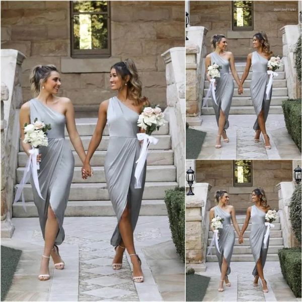 2023 silver grey bridesmaid dresses one shoulder high low chiffon front slit ruched sleeveless custom made plus size maid of honor gowns, White;pink
2023 silver grey bridesmaid dresses one shoulder high low chiffon front slit ruched sleeveless custom made plus size maid of honor gowns, White;pink