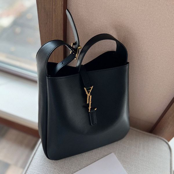 luxurys womens designers lady crossbody bag real leather flap chain shoulder handbags women bags messenger tote purses wallets
luxurys womens designers lady crossbody bag real leather flap chain shoulder handbags women bags messenger tote purses wallets