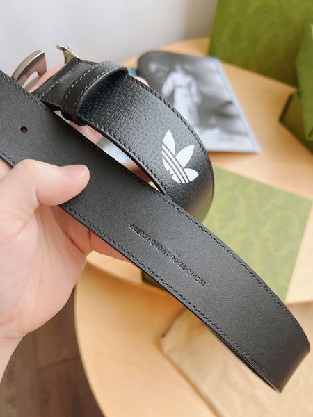 classic and fashionable men's and women's belts leather designers luxurious formal casual european and american styles, with boxes, Black;brown
classic and fashionable men's and women's belts leather designers luxurious formal casual european and american styles, with boxes, Black;brown