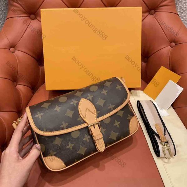 10a tier quality luxuries designers 25cm small diane flap bag womens real leather canvas qulited handbag crossbody shoulder brown bag
10a tier quality luxuries designers 25cm small diane flap bag womens real leather canvas qulited handbag crossbody shoulder brown bag