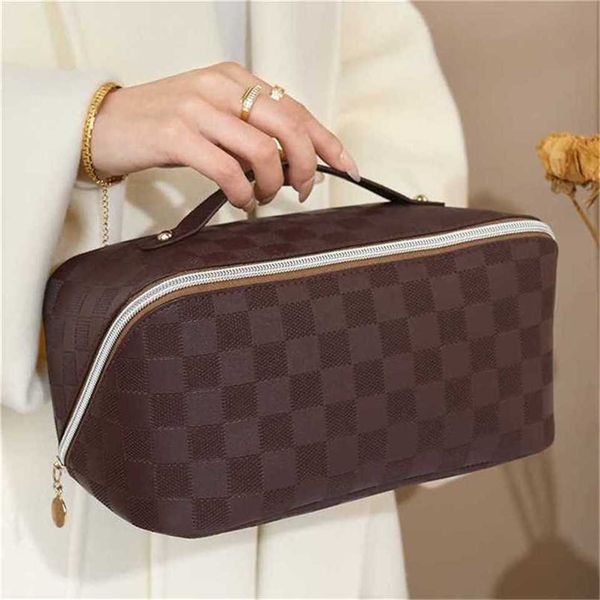 monograms waterproof cosmetic bag large capacity portable women girls travel wash bag grid cosmetics storage pocket plaid white brown make u
monograms waterproof cosmetic bag large capacity portable women girls travel wash bag grid cosmetics storage pocket plaid white brown make u