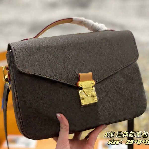 classic flower messenger bag 2 colors available large size 25 small size 20 fashionable women's bag details contact customer service
classic flower messenger bag 2 colors available large size 25 small size 20 fashionable women's bag details contact customer service