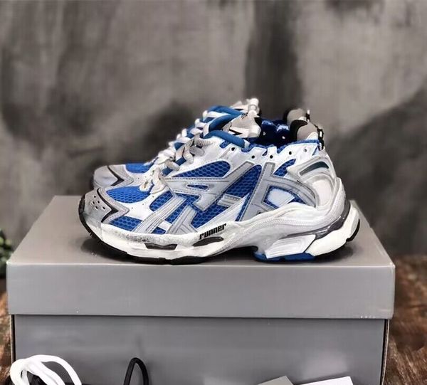 2022 walking boots women men paris runner shoes thick sole mesh breathable casual track daddy shoes sneakers plus
2022 walking boots women men paris runner shoes thick sole mesh breathable casual track daddy shoes sneakers plus