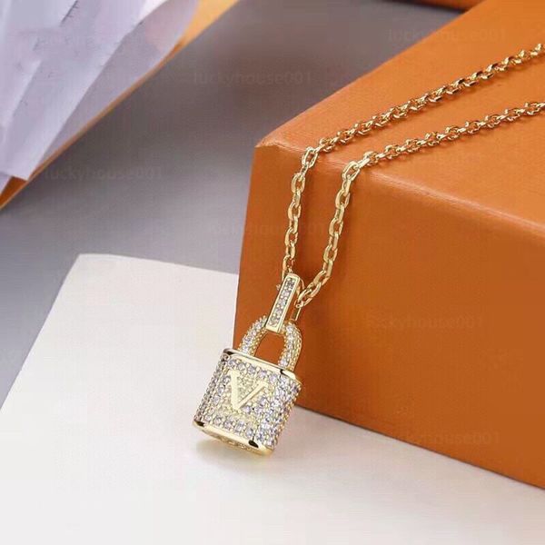 new fashion women luxury designer necklace lock pendant chain 18k gold-plated stainless steel letter necklace wedding jewelry accessories pa, Silver
new fashion women luxury designer necklace lock pendant chain 18k gold-plated stainless steel letter necklace wedding jewelry accessories pa, Silver