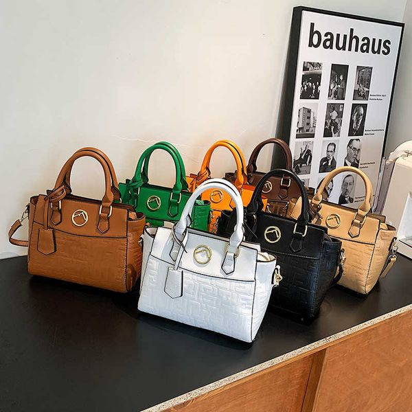 women's designer bags tote 2023 new hand embossed fashion shoulder messenger woman factory direct sales
women's designer bags tote 2023 new hand embossed fashion shoulder messenger woman factory direct sales