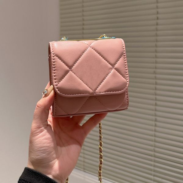 23ss trend holiday mini case flap bags classic lambskin diamond quilted gold metal sheet chain crossbody women coins purse lipstick case wal
23ss trend holiday mini case flap bags classic lambskin diamond quilted gold metal sheet chain crossbody women coins purse lipstick case wal