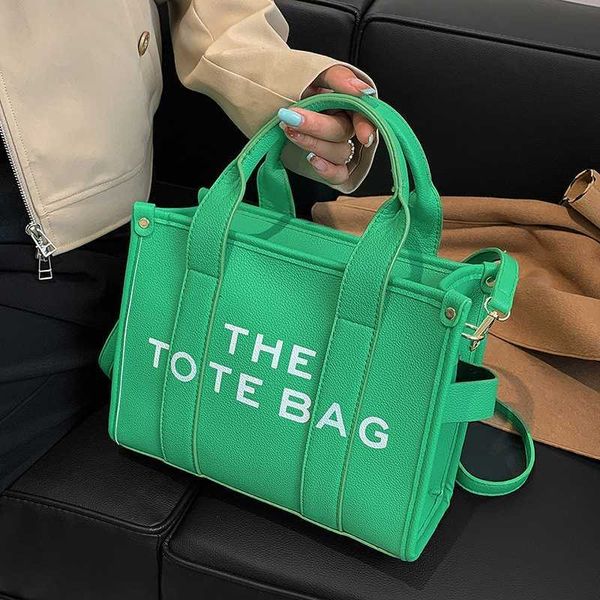 2023 new korean version simple and fashionable diagonal straddle bag literary style letter printed large single shoulder women's
2023 new korean version simple and fashionable diagonal straddle bag literary style letter printed large single shoulder women's