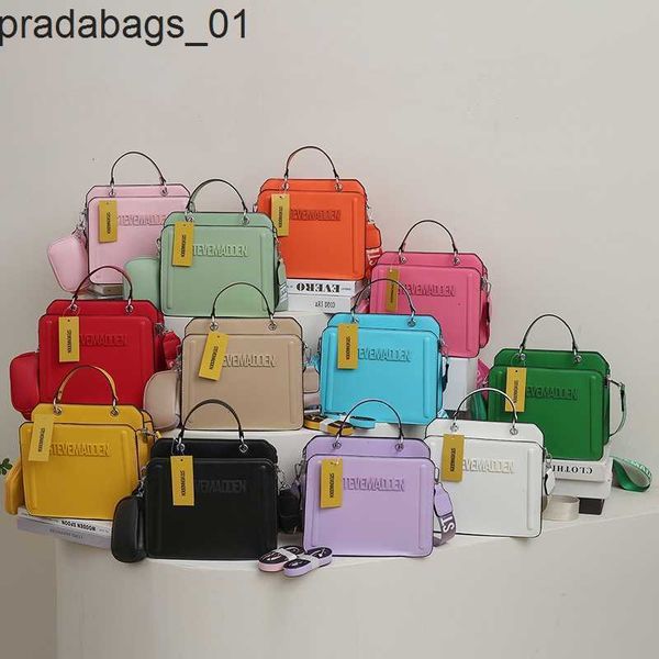luxury brand handbag bag women's cross-body letter shopping portable 2023 new summer women's fashion ins
luxury brand handbag bag women's cross-body letter shopping portable 2023 new summer women's fashion ins