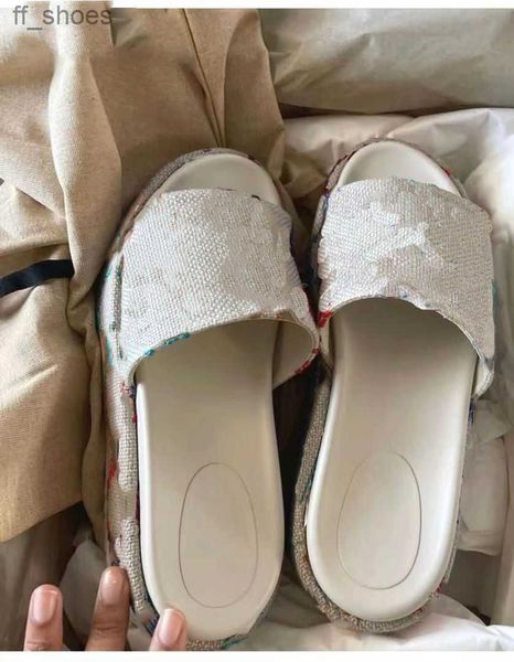 2023 women luxury designer sandals slippers leather summer flat slipper embroidery fashion beach woman big head rainbow letters 35-42 with b, Black
2023 women luxury designer sandals slippers leather summer flat slipper embroidery fashion beach woman big head rainbow letters 35-42 with b, Black