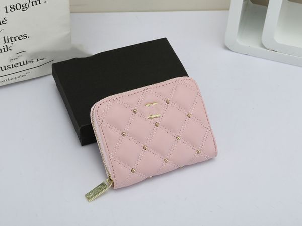 from a famous brand new women's designer short wallet single zipper wallet logo european and american, Red;black 
from a famous brand new women's designer short wallet single zipper wallet logo european and american, Red;black