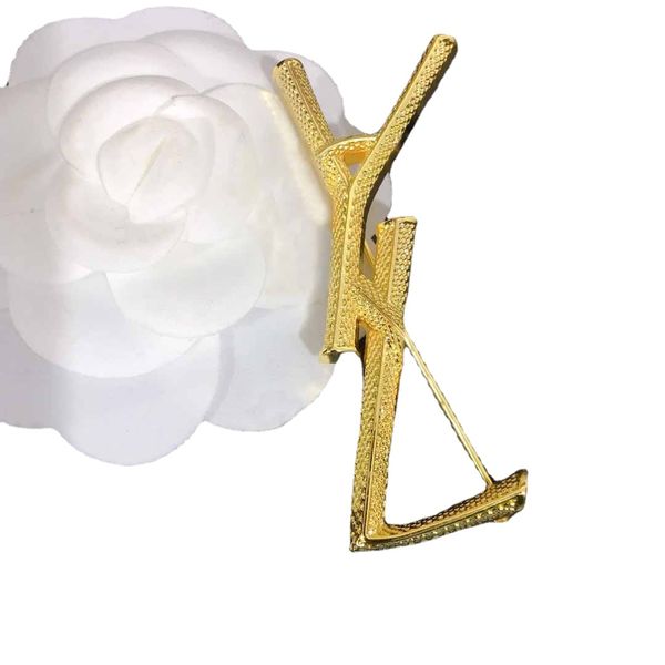 fashion retro women pins pearl brooches luxurys designers letter gold brooch pin for suit dress for party wedding wholesale, Gray
fashion retro women pins pearl brooches luxurys designers letter gold brooch pin for suit dress for party wedding wholesale, Gray