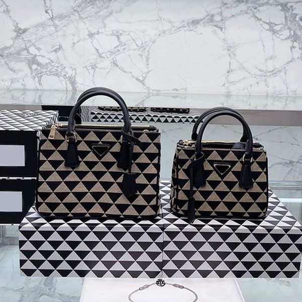 shoulder bag knitted fabric handbag classic large capacity tote bags metal zipper closure cowhide portable removable strap travel shopping h
shoulder bag knitted fabric handbag classic large capacity tote bags metal zipper closure cowhide portable removable strap travel shopping h
