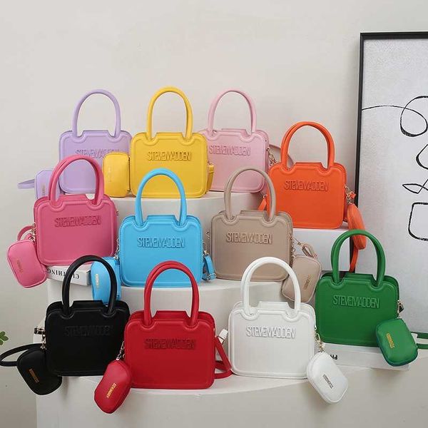 2023 new women's handbag fashion letter shoulder net red cross-body
2023 new women's handbag fashion letter shoulder net red cross-body