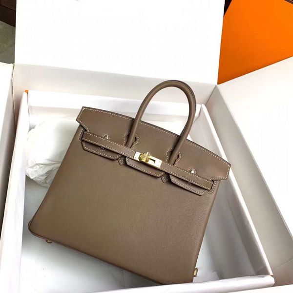 new genuine leathertote bag lux designer handbags gold hardware 35cm gray brands classic fashion large capicity lady shopping hasp square vi, Black;red
new genuine leathertote bag lux designer handbags gold hardware 35cm gray brands classic fashion large capicity lady shopping hasp square vi, Black;red