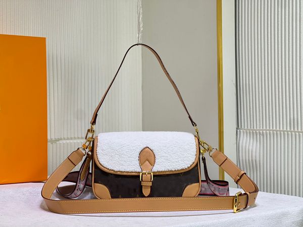 lady wallets leather women luxury classic fashion chain with flower and letter pattern handbag lady 25-9-15cm16262, Red;black
lady wallets leather women luxury classic fashion chain with flower and letter pattern handbag lady 25-9-15cm16262, Red;black