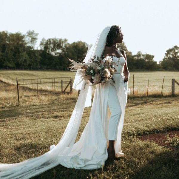 solid satin a line wedding dresses with detachable train bridal jumpsuit vestidos de novia 2023 fashion gown robe de mariee, White
solid satin a line wedding dresses with detachable train bridal jumpsuit vestidos de novia 2023 fashion gown robe de mariee, White