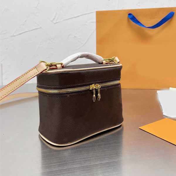 3 sizes designer bags women box chain cosmetic bag handbag shoulder bags camera shoulder bag lady luxurys handbags purse 230116
3 sizes designer bags women box chain cosmetic bag handbag shoulder bags camera shoulder bag lady luxurys handbags purse 230116