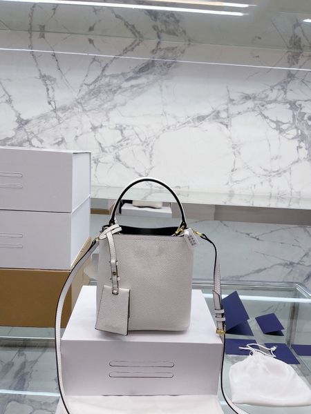2023 new leather bucket bag brand luxury designer bag shopping bag women handbag one shoulder bag crossbody bag tote bag purse spring fashio
2023 new leather bucket bag brand luxury designer bag shopping bag women handbag one shoulder bag crossbody bag tote bag purse spring fashio