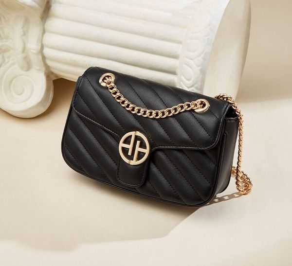uality famous brand women designer shoulder bag leather chain bag cross body pure color womens handbag crossbody bag purse 5 colors 26cm
uality famous brand women designer shoulder bag leather chain bag cross body pure color womens handbag crossbody bag purse 5 colors 26cm