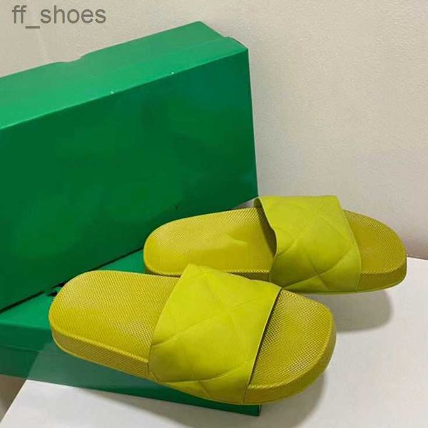 2023 slippers diamond pattern bread slippers thick soled raised women wear lovers' beach shoes, Black
2023 slippers diamond pattern bread slippers thick soled raised women wear lovers' beach shoes, Black