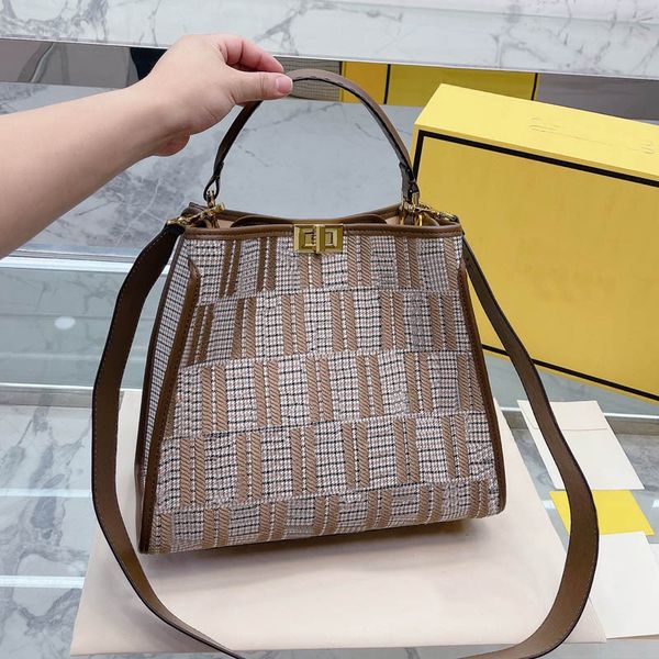 houndstooth hand bag women designer tote bags luxury handbags shoulder embroidered canvas purse large capacity twist lock pouch removable wi, Black;red
houndstooth hand bag women designer tote bags luxury handbags shoulder embroidered canvas purse large capacity twist lock pouch removable wi, Black;red