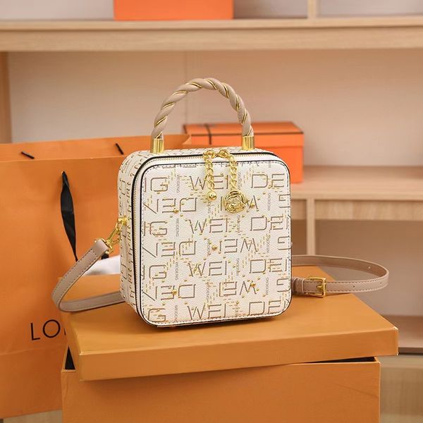 the latest square street trendy foreign style high-quality liuding ringer firm shape temperament everything single shoulder crossbody bag
the latest square street trendy foreign style high-quality liuding ringer firm shape temperament everything single shoulder crossbody bag