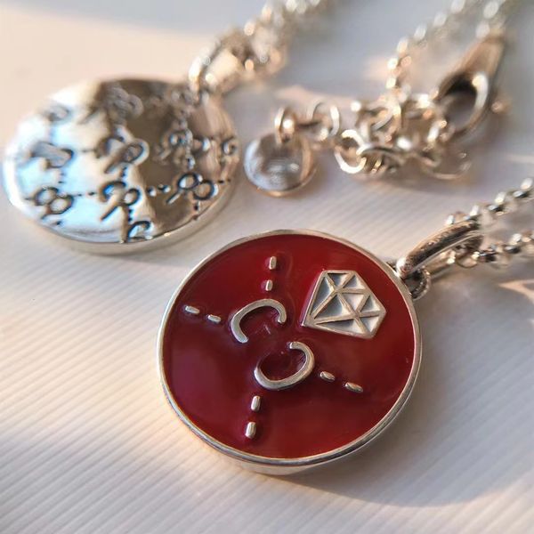 luxury jewelry 925 silver designer necklace lovely round red enamel pendant necklaces charm men women double g letters gifts for boys girls
luxury jewelry 925 silver designer necklace lovely round red enamel pendant necklaces charm men women double g letters gifts for boys girls