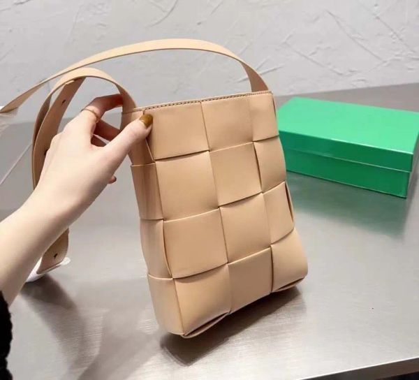 women luxurys designers bags bucket bags 2023 summer crossbody shopping bag handbags lady totes and designer purses luxury famous brands sho
women luxurys designers bags bucket bags 2023 summer crossbody shopping bag handbags lady totes and designer purses luxury famous brands sho
