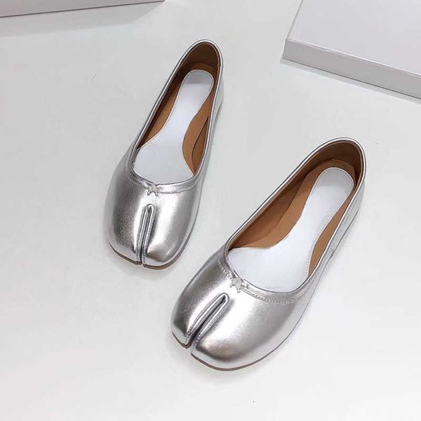dress shoes 2023 new split toe shoes pig feet shoes mesh red spring soft sole flat shoes sheepskin, Black
dress shoes 2023 new split toe shoes pig feet shoes mesh red spring soft sole flat shoes sheepskin, Black