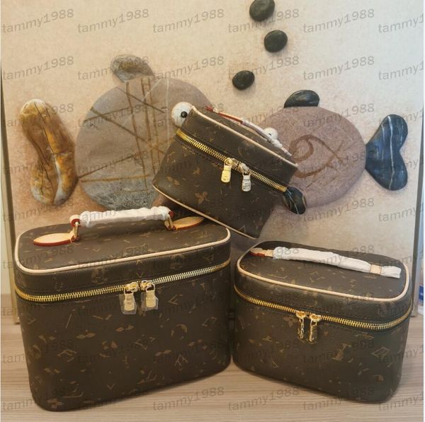 lady cosmetic bags fashion women makeup bag designers handbag travel pouch ladies purses 5a quality organizador toiletry cases genuine leath
lady cosmetic bags fashion women makeup bag designers handbag travel pouch ladies purses 5a quality organizador toiletry cases genuine leath