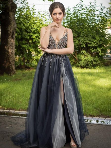 deep v-neck evening dresses beaded backless side split long prom gowns major beading, Black;red
deep v-neck evening dresses beaded backless side split long prom gowns major beading, Black;red