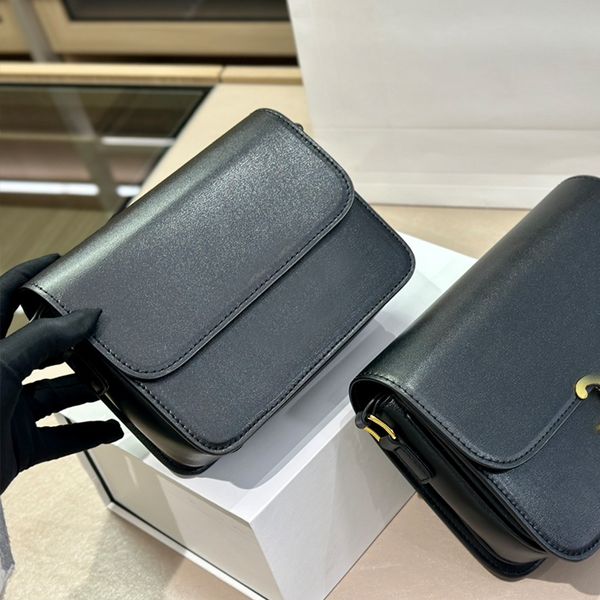 triomphe box designer bags leather handbag messenger bag gold letter decoration women's handbag purse retro crossbody bag
triomphe box designer bags leather handbag messenger bag gold letter decoration women's handbag purse retro crossbody bag