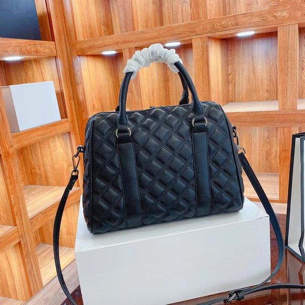 c famous desingers bag brand c boston shoulder bags double chian quilted large capacity duffle travel journey multifunctional package
c famous desingers bag brand c boston shoulder bags double chian quilted large capacity duffle travel journey multifunctional package