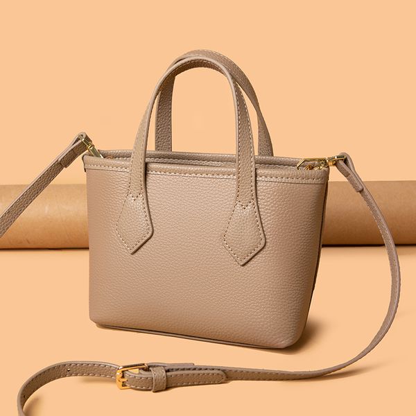 designer bag totes bags fashion messenger bag women underarm handbags portable handbag strap square genuine leather purse shoulder wallets w
designer bag totes bags fashion messenger bag women underarm handbags portable handbag strap square genuine leather purse shoulder wallets w