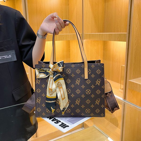 autumn/winter print contrast color silk scarf tote bag handbag one shoulder crossbody women's bag
autumn/winter print contrast color silk scarf tote bag handbag one shoulder crossbody women's bag