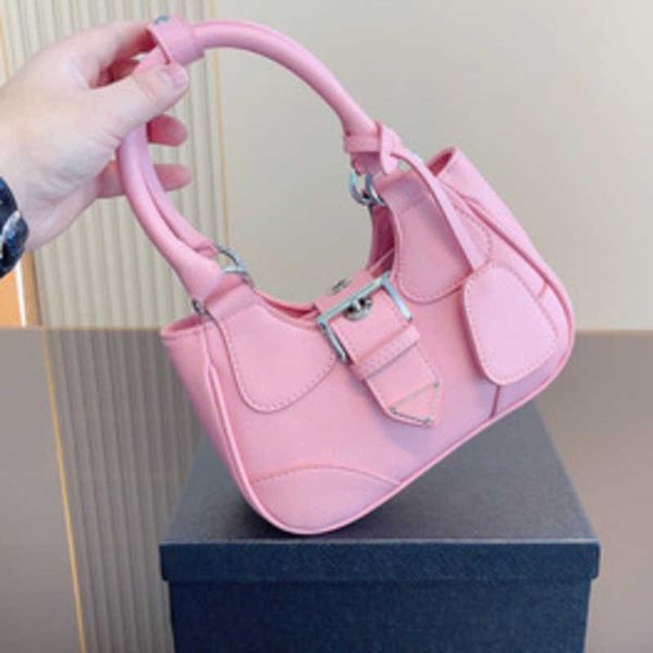 evening bags 2023 commuting brand autumn and winter locomotive new style french stick bag buckle crescent underarm one-shoulder casual porta
evening bags 2023 commuting brand autumn and winter locomotive new style french stick bag buckle crescent underarm one-shoulder casual porta