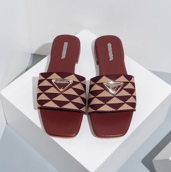 prad slippers designer prads shoes women's slippers embroidered triangle mark chunky heel slipper women all-match plaid sandals v206, Black
prad slippers designer prads shoes women's slippers embroidered triangle mark chunky heel slipper women all-match plaid sandals v206, Black