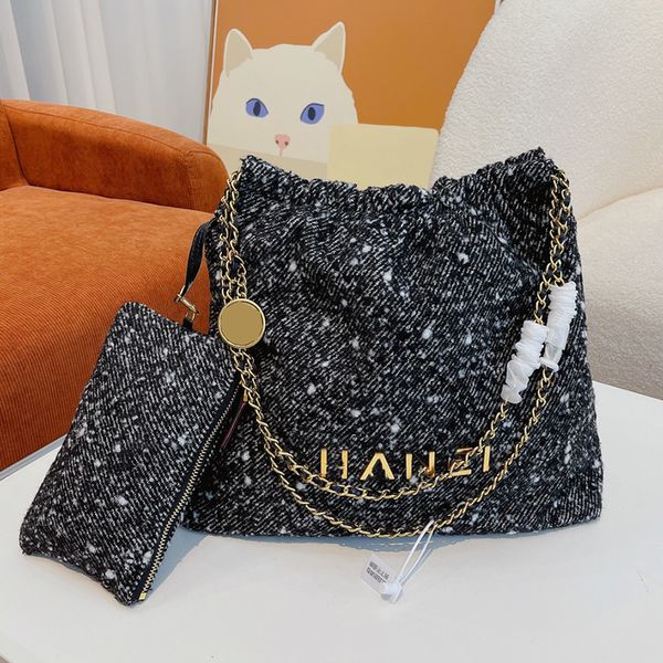 22 shopping totes shoulder bags wool tweed 2 colors gold metal hardware matelasse chain large capacity pocket with pouch coin charm handbags
22 shopping totes shoulder bags wool tweed 2 colors gold metal hardware matelasse chain large capacity pocket with pouch coin charm handbags