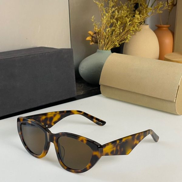 womens sunglasses for women men sun glasses mens fashion style protects eyes uv400 lens with random box and case 4438, White;black
womens sunglasses for women men sun glasses mens fashion style protects eyes uv400 lens with random box and case 4438, White;black