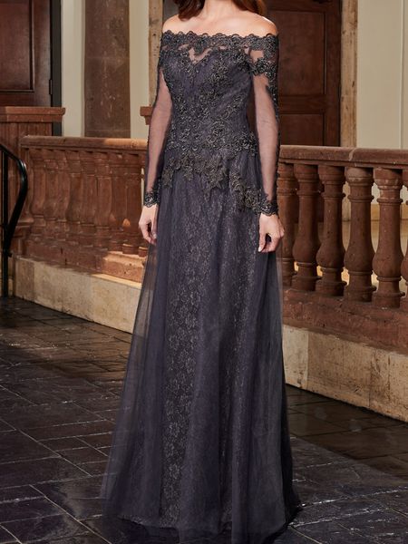 fancy gray lace evening dress prom gowns strapless long sleeves applqiue with beads zipper with buttons back, Black;red
fancy gray lace evening dress prom gowns strapless long sleeves applqiue with beads zipper with buttons back, Black;red