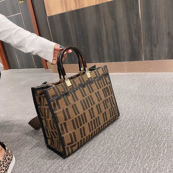 tongxing new f women's bag handheld crossbody versatile fashion tote canvas old flower shopping large customized
tongxing new f women's bag handheld crossbody versatile fashion tote canvas old flower shopping large customized