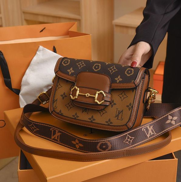bag parts 2022 new niche design retro one-shoulder small square bag saddle bag diagonal women's bag, Black
bag parts 2022 new niche design retro one-shoulder small square bag saddle bag diagonal women's bag, Black