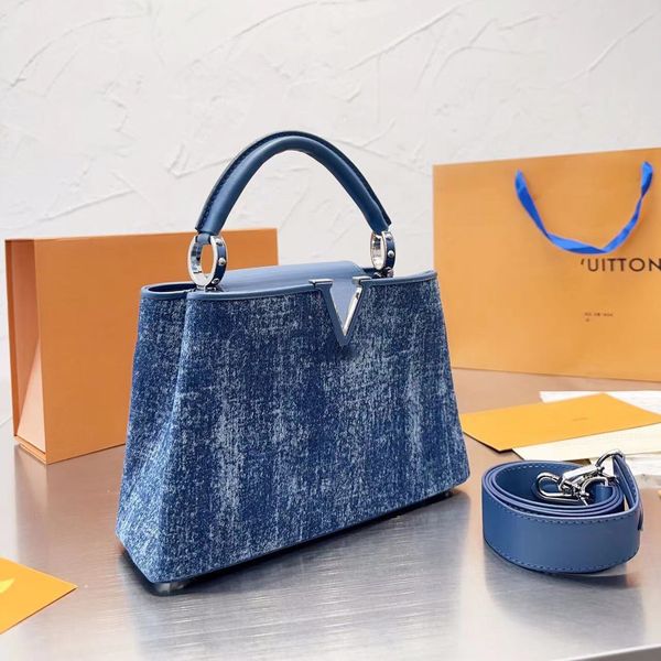 designer tote tote bags original style quality genuine leather v lock presbyopia totes palladium decoration postman bag portable female hand
designer tote tote bags original style quality genuine leather v lock presbyopia totes palladium decoration postman bag portable female hand