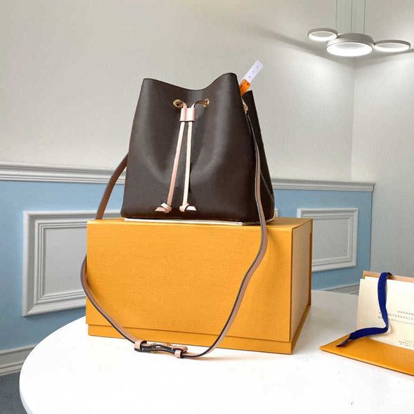 luxury brand drawstring high imitation designer bucket bag neonoe 26cm real leather lady tote bag m44020 with box zl058
luxury brand drawstring high imitation designer bucket bag neonoe 26cm real leather lady tote bag m44020 with box zl058